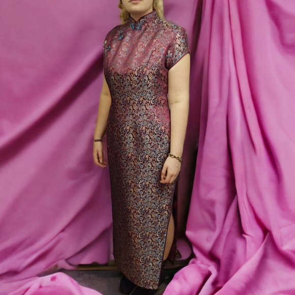 Woman's dress - Picture 6 of 7